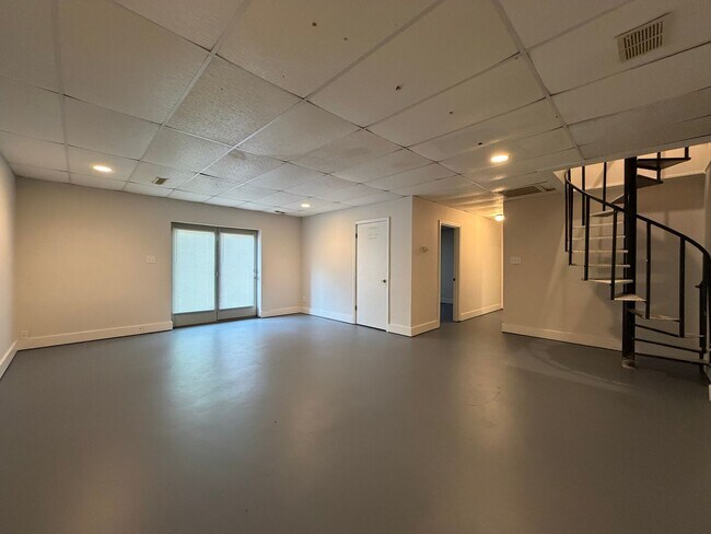 Building Photo - Large 4/2 with finished basement/bonus room- $1,895