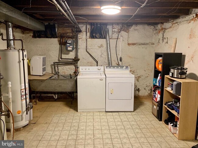 Building Photo - 812 N Judson St