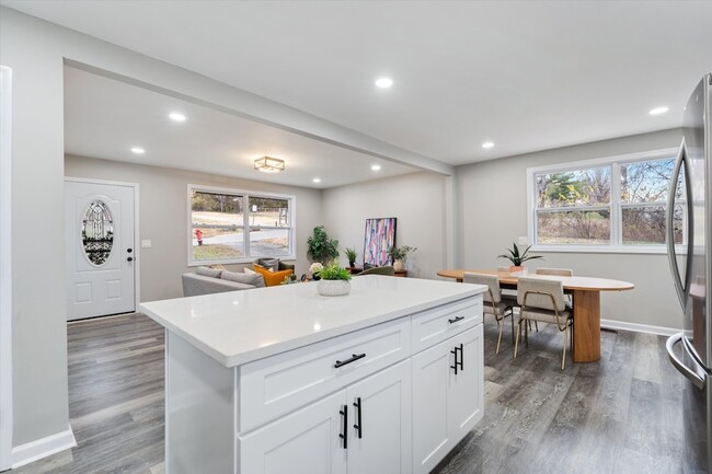 Building Photo - 2589 Bethwood Dr