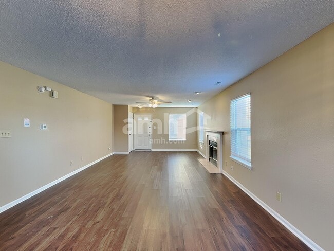 Building Photo - 743 Millbrook Dr