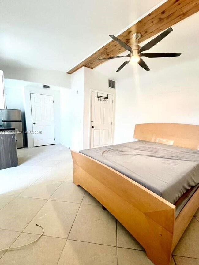 Building Photo - 1815 NE 174th St