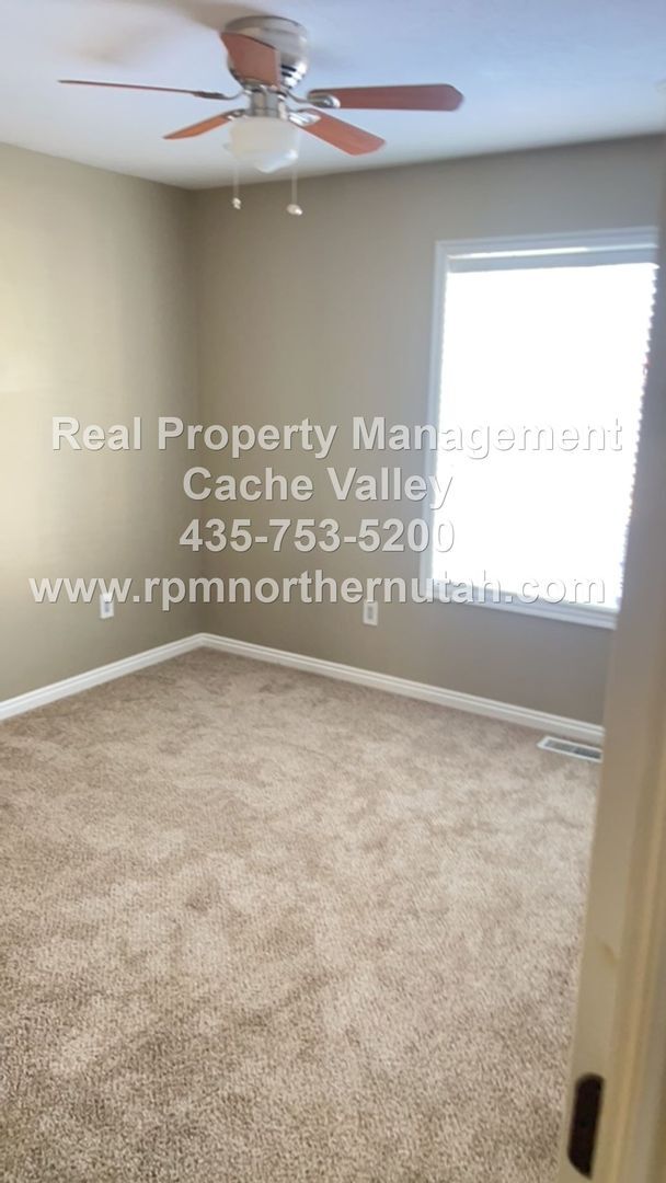 Building Photo - Beautiful 6 bedroom home available for immediate move in!