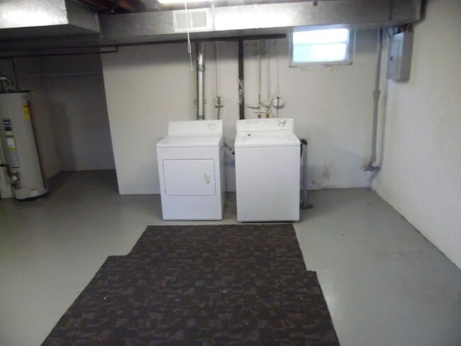 Building Photo - 3 Bedroom, 1.5 Bathroom Quadra-Plex