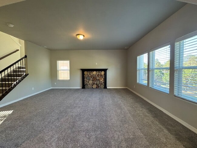 Building Photo - Nearly New 3-Bedroom Home in Beautiful Mon...