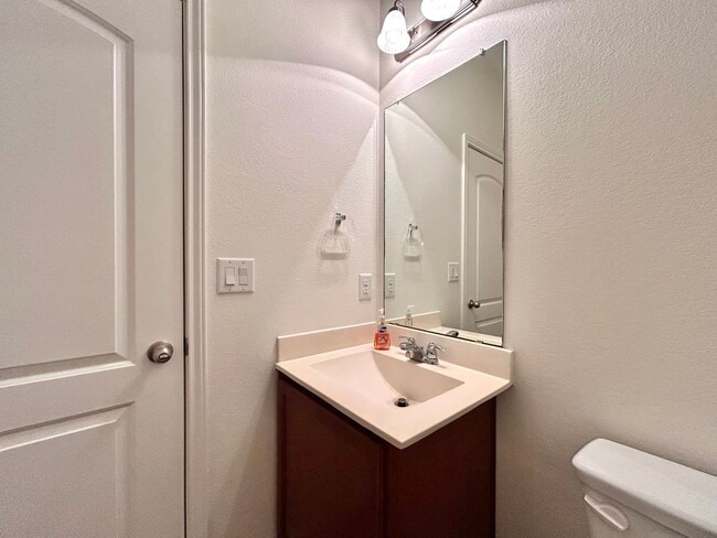 Building Photo - Stylish 2 Bedroom / 2.5 Bathroom Home – Two Levels, Move-In Ready