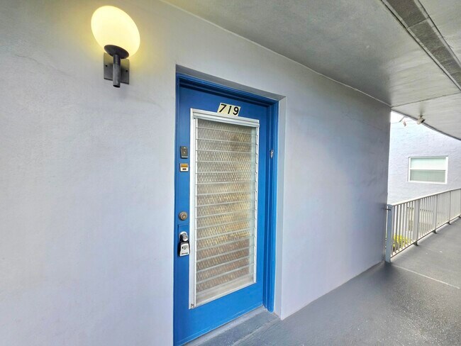 Building Photo - 719 Flanders Dr