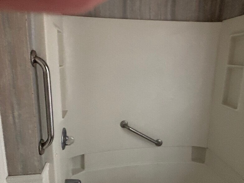 Building Photo - 20 Saratoga Ave