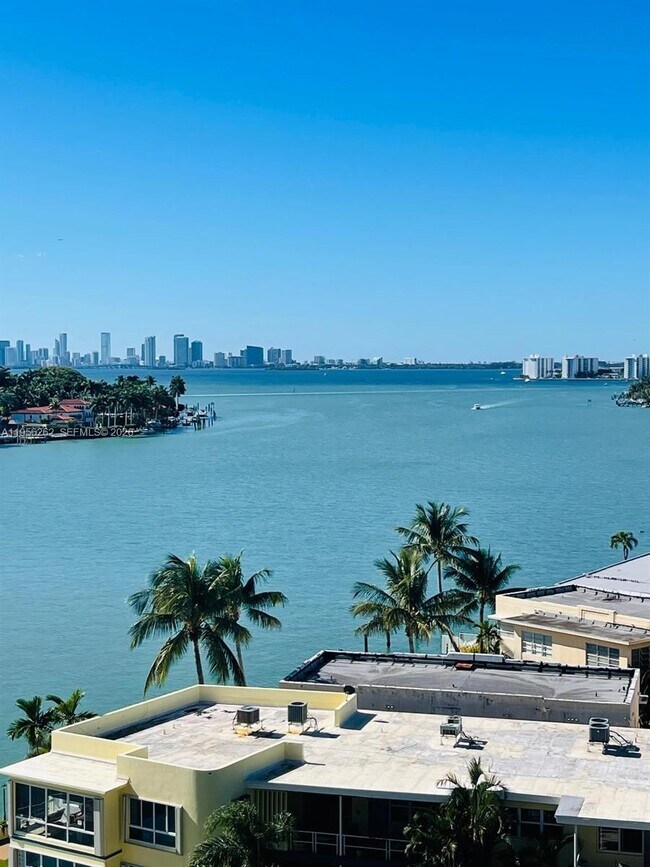 Building Photo - 900 Bay Dr