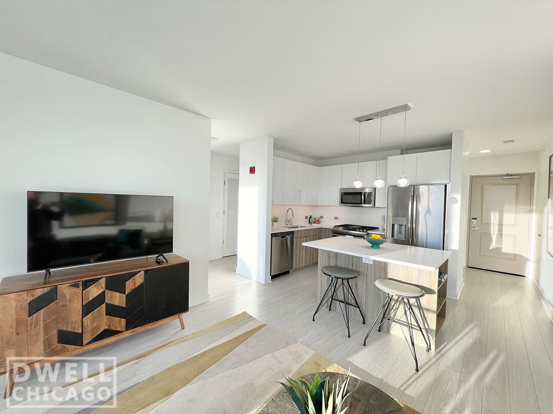 Building Photo - 2337 N Lincoln Ave