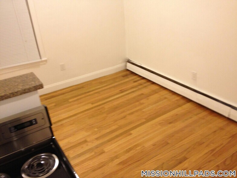 Building Photo - 28 S Huntington Ave