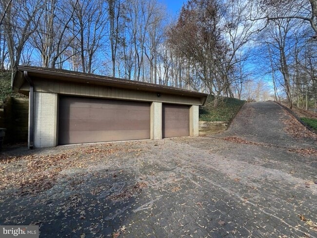 Building Photo - Beautiful 3bd 3bth contemporary A-framed home in the prestigious Eagle's Nest community.