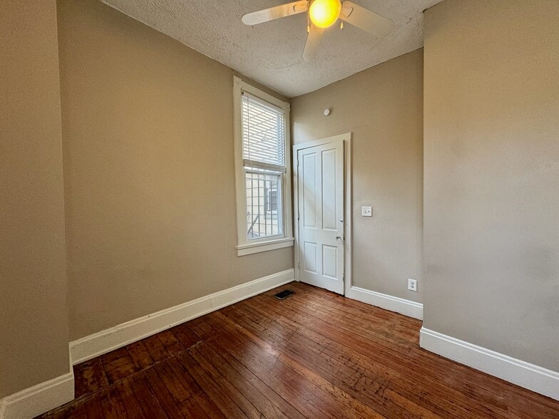 Building Photo - 202 Klotter Ave