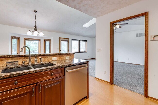 Building Photo - "Spacious 4-Bedroom Retreat with 3 Full Baths in Prime Wichita Location – 2,812 Sq. Ft.!"  Hurry!...