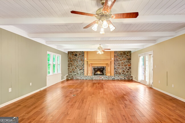 Building Photo - 217 S Sandy Creek Rd