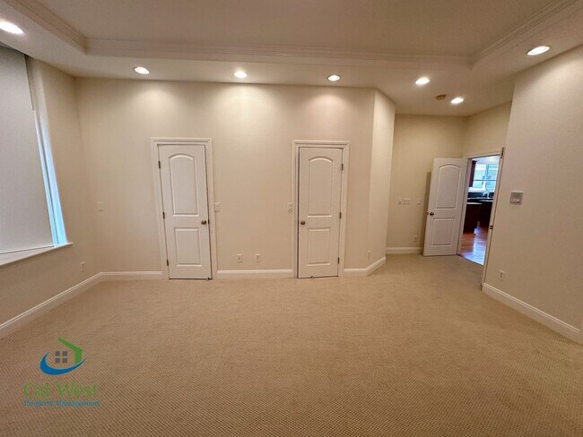 Building Photo - $7995 - Executive 4 bed, 3 full bath, Palo...