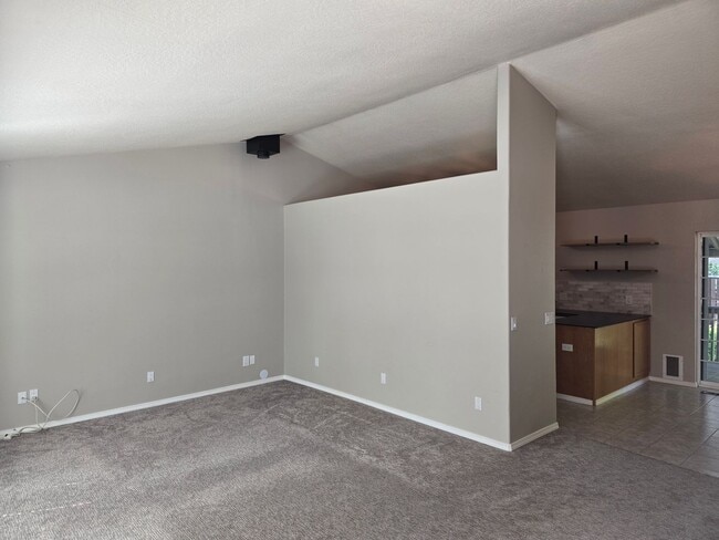 Building Photo - Beautiful home in desirable Riverside Harbor.