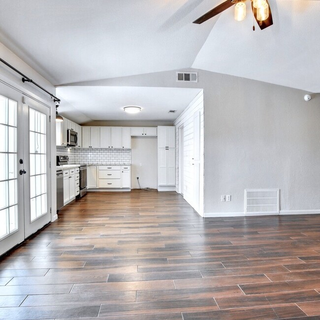 Building Photo - 1313 Monaco Dr