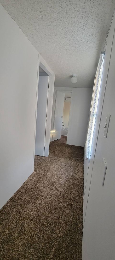 Building Photo - Ready to Move in