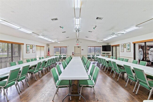 Building Photo - 1308 Pine Ridge Cir E