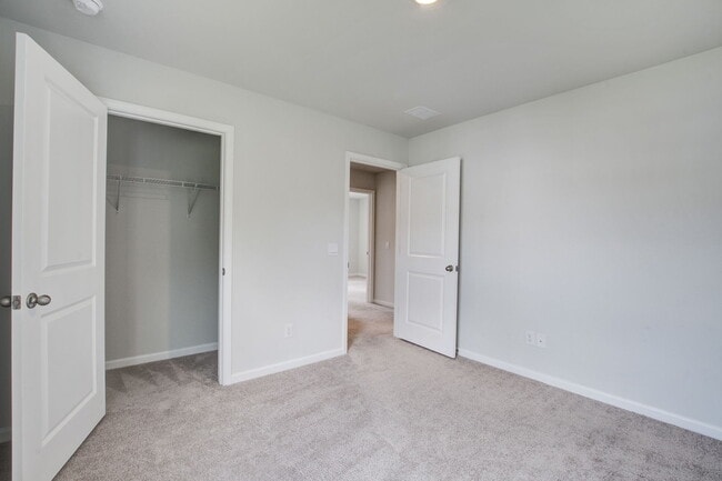 Building Photo - 104 Sunray Ln