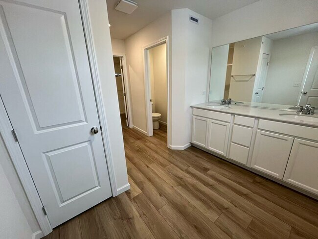 Building Photo - 5922 Hawkweed Dr