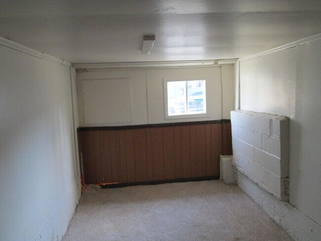 Extra Room Down stairs - 420 Pontiac St
