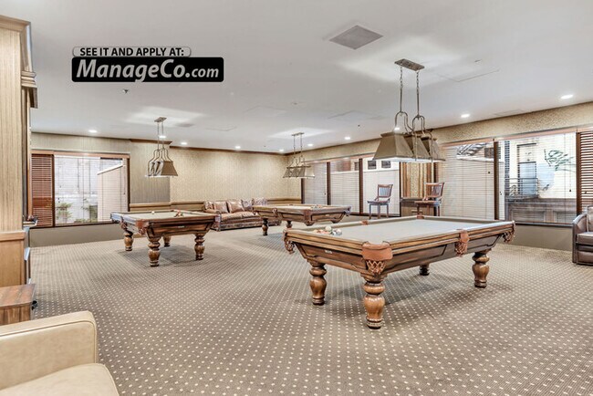 Building Photo - Chic 1BR/1.5BA Condo w/ Unbeatable Downtow...