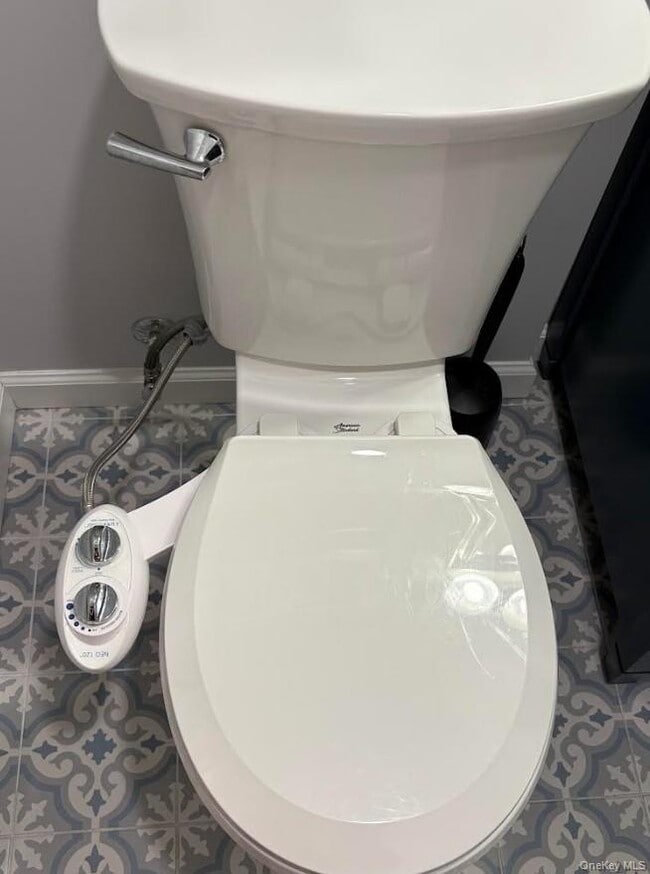 Building Photo - 1879 Crompond Rd