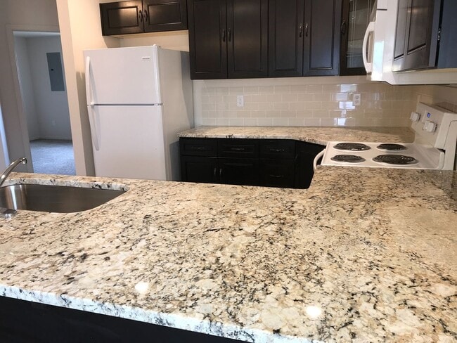 Building Photo - December Rent FREE w/ 12m Lease! Newer Construction Duplex!!