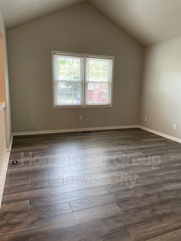 Building Photo - 418 N Prairie St