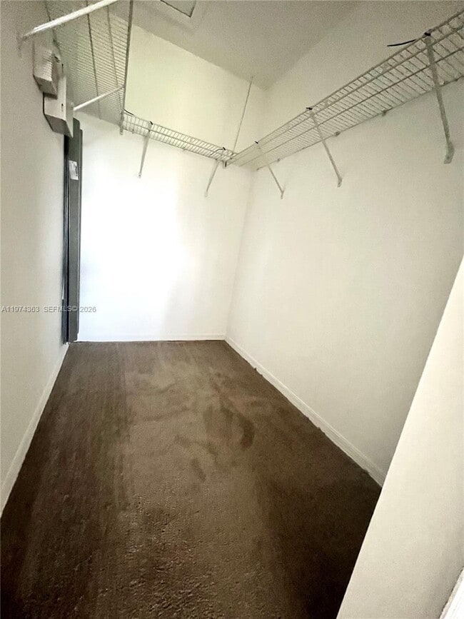 Building Photo - 930 NE 33rd Terrace