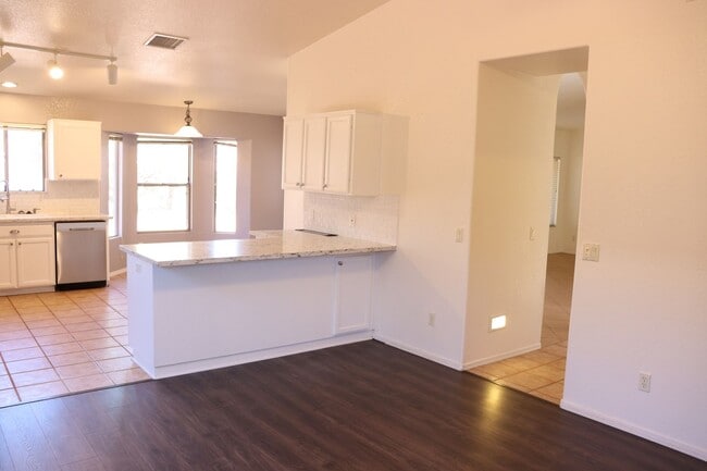 Building Photo - Canyon De Flores Home