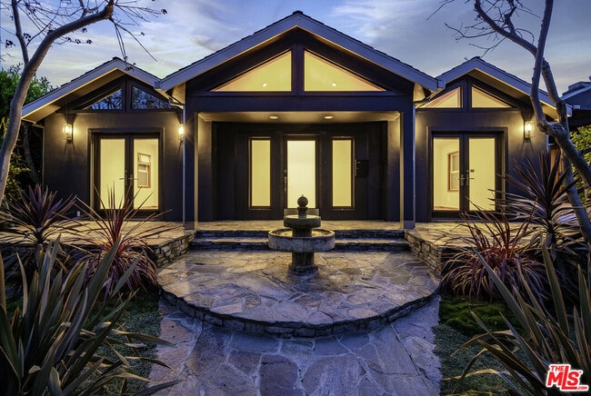 Building Photo - 445 Westmount Dr