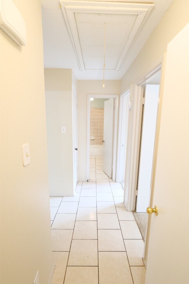 Building Photo - 22311 Fincastle Dr