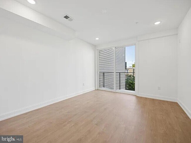 Building Photo - 2537 Cecil B. Moore Ave