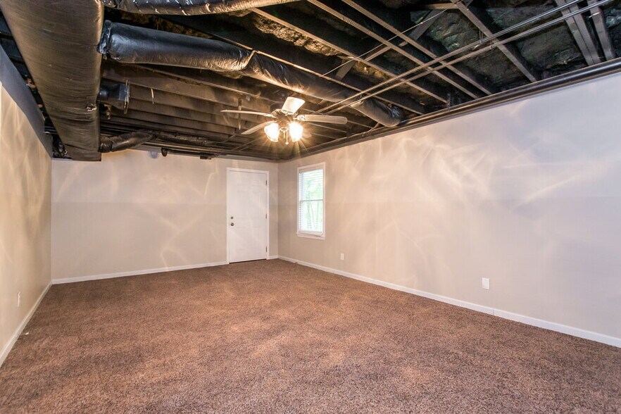 Building Photo - 18 Black Water Dr