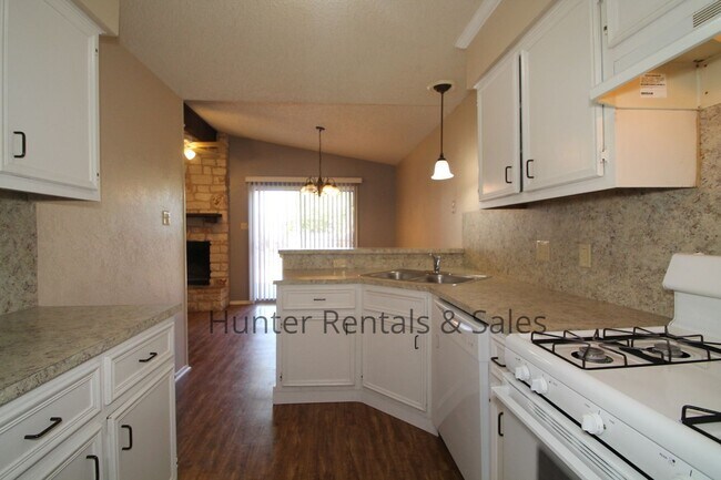 Building Photo - Awesome Duplex!