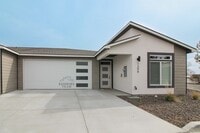 Building Photo - 1398 Kalani Ct
