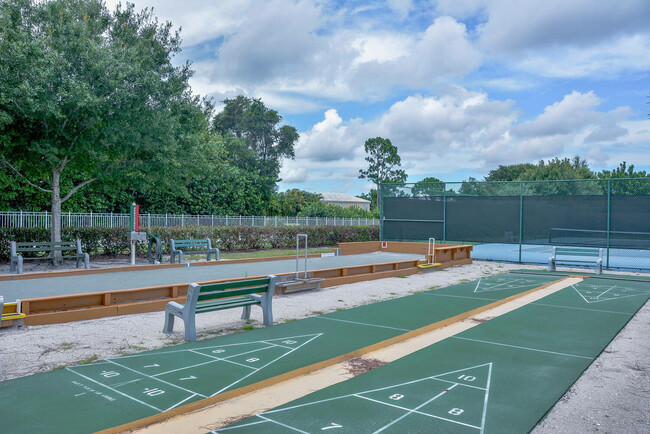 Building Photo - 18081 SE Country Club Dr