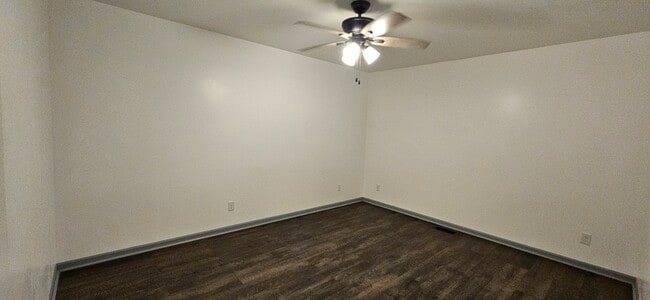 Building Photo - 104 N Main St