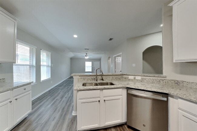 Building Photo - 32411 Cross Spring Park Ln