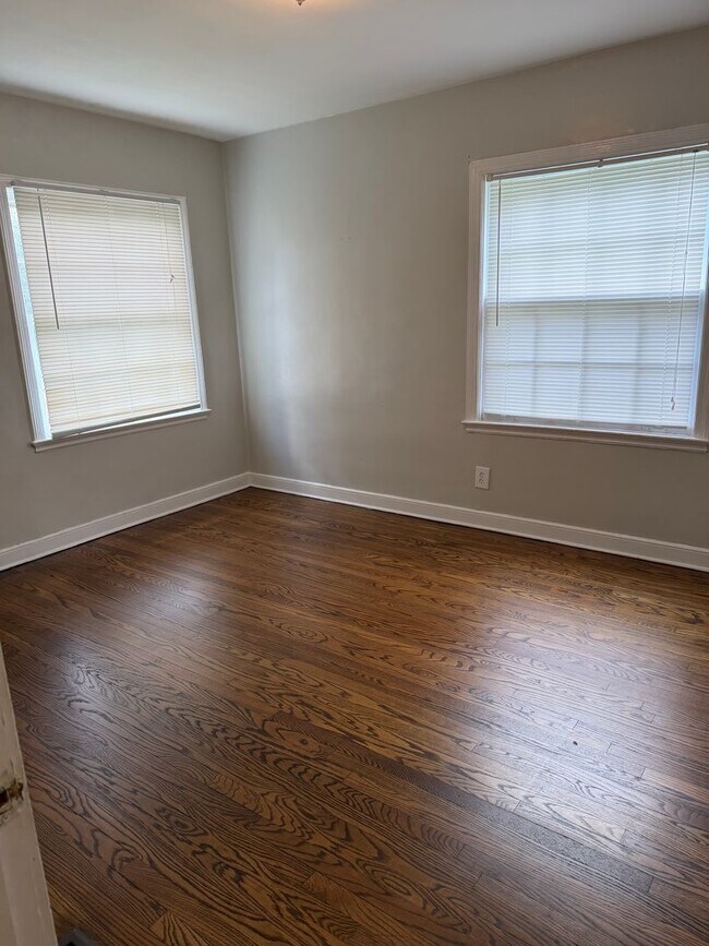 Building Photo - Adorable Cottage in East Nashville- Minutes to Coffee & Restaurants