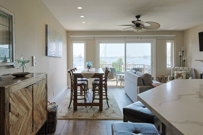 Building Photo - Spectacular 2 Bd/2Ba Glorietta Bay Condo.