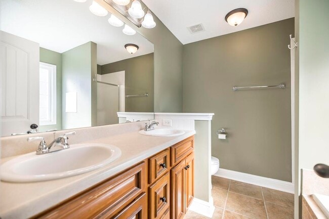 Building Photo - 102 Summerstone Bend