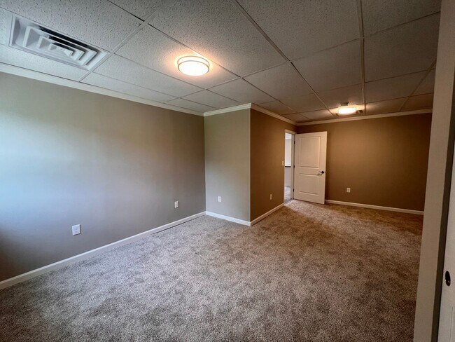 Building Photo - Brand New 3 bedroom Apartment ready for im...