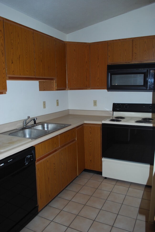 Building Photo - 120 Twyckenham Blvd