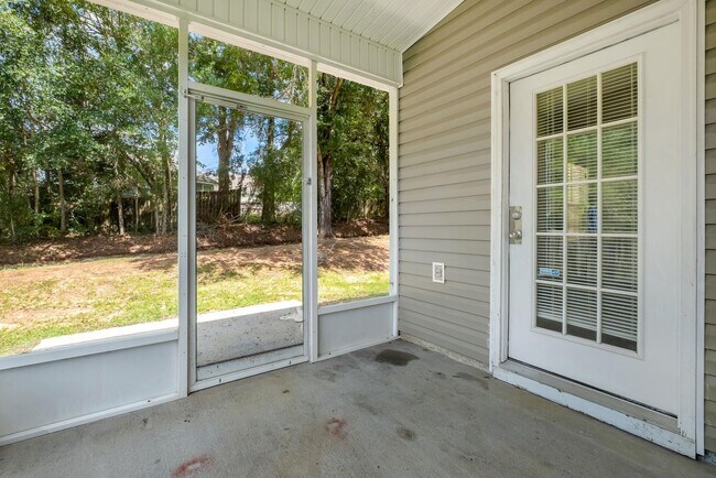 Building Photo - 944 Saddle Creek Run