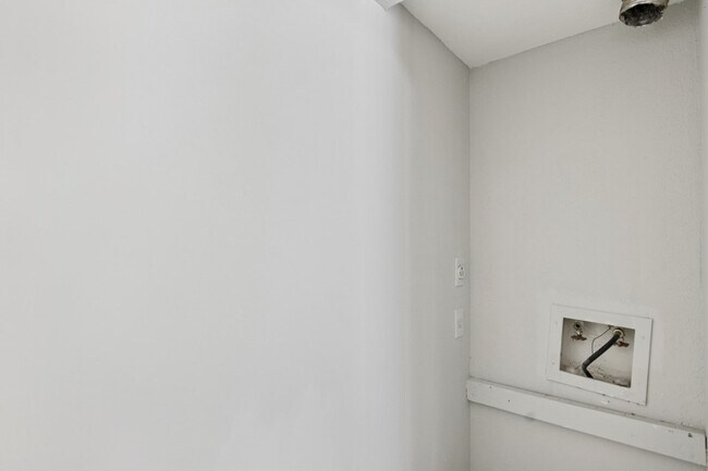 Building Photo - 9707 Richmond Ave.