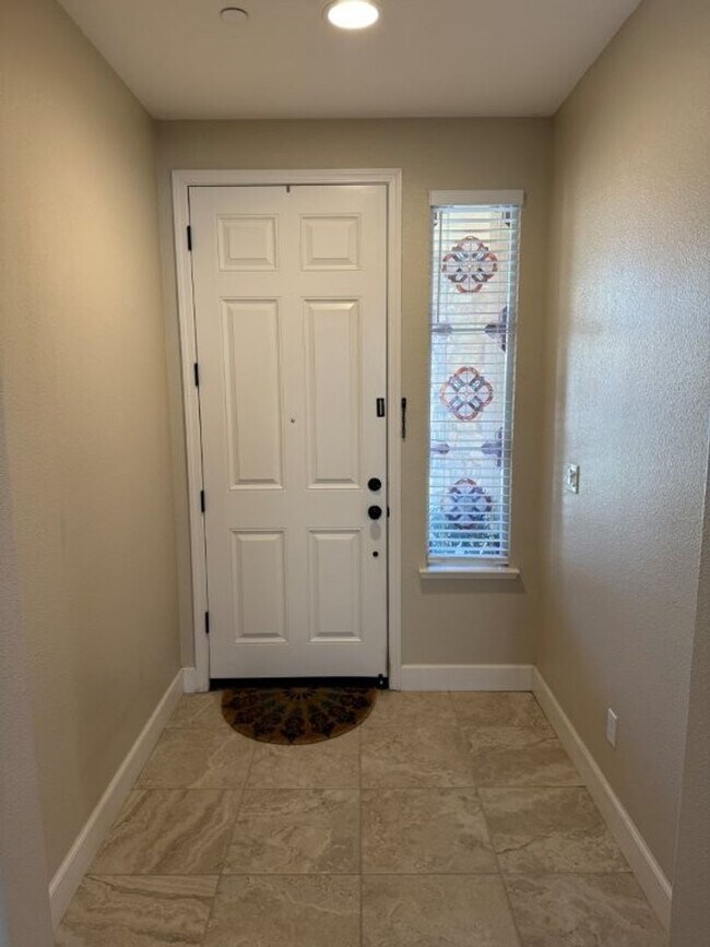 Building Photo - Newer Modern 4 Bedroom 3.5 Bath w/ Bedroom...