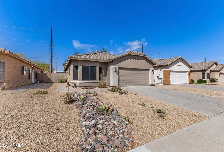 Building Photo - 8782 W Shaw Butte Dr
